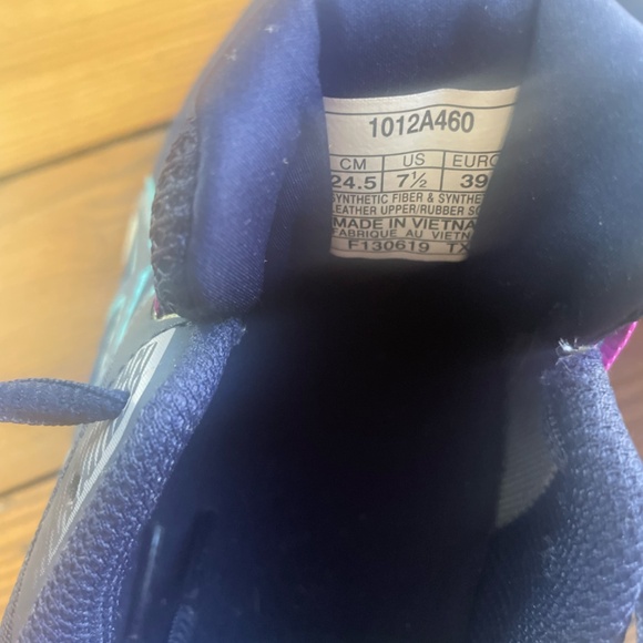 Women's Asics Running Shoes, Size 7.5, Excellent condition - Picture 2 of 8